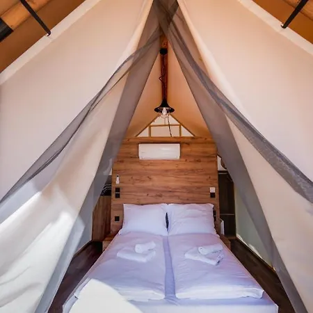 Forrest Glamping Luxuszelt *